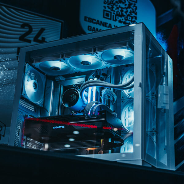 PC GAMER AMD RYZEN 5 8400F RX 7700 XT WC 360 AORUS B650 ICE 32GB RAM DDR5 1TB M2 WIFI BT 650W ICE W10 PRO - Imagen 3