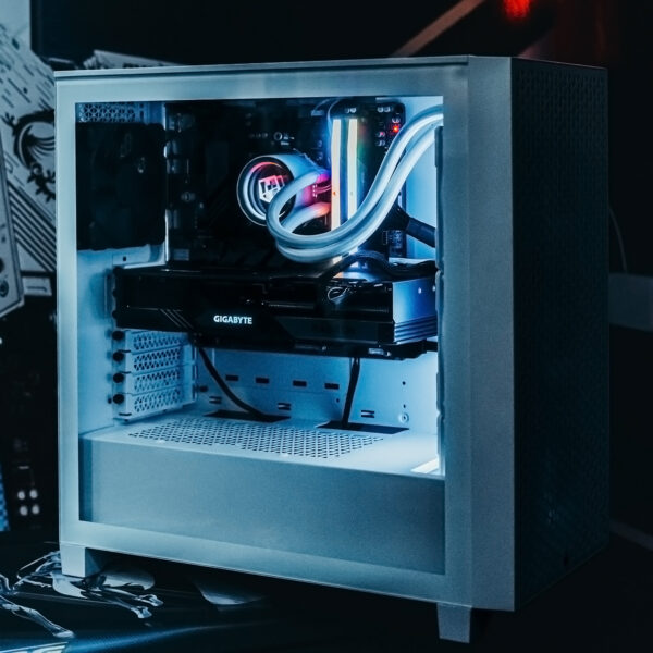 PC GAMER AMD RYZEN 5 9600X RX 7800 XT 32GB RAM DDR5 5200 1TB M2 WC360 WHITE 3000D 750W W10 PRO - Imagen 7